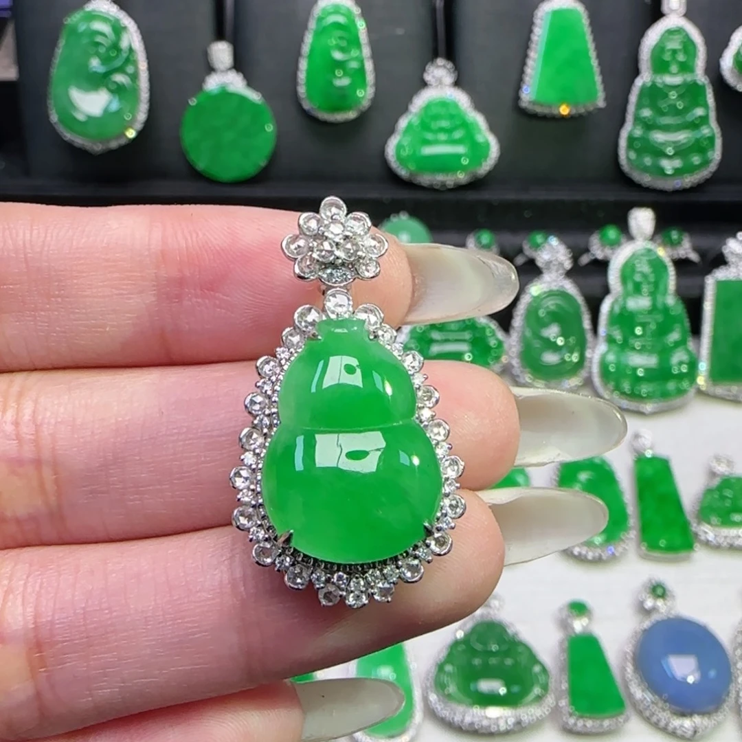 翡翠18K金镶嵌颈饰