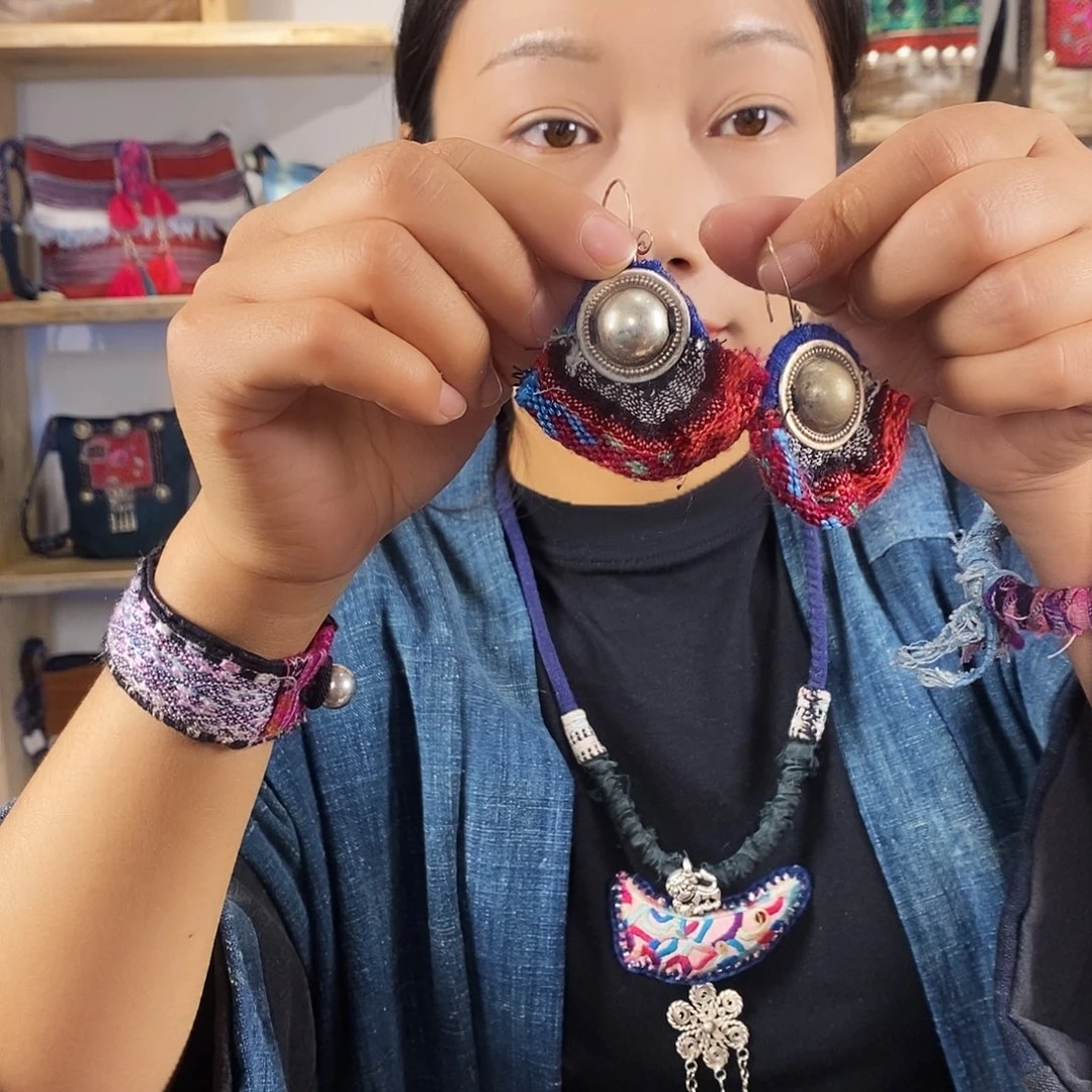 织绣手工制作工艺耳环