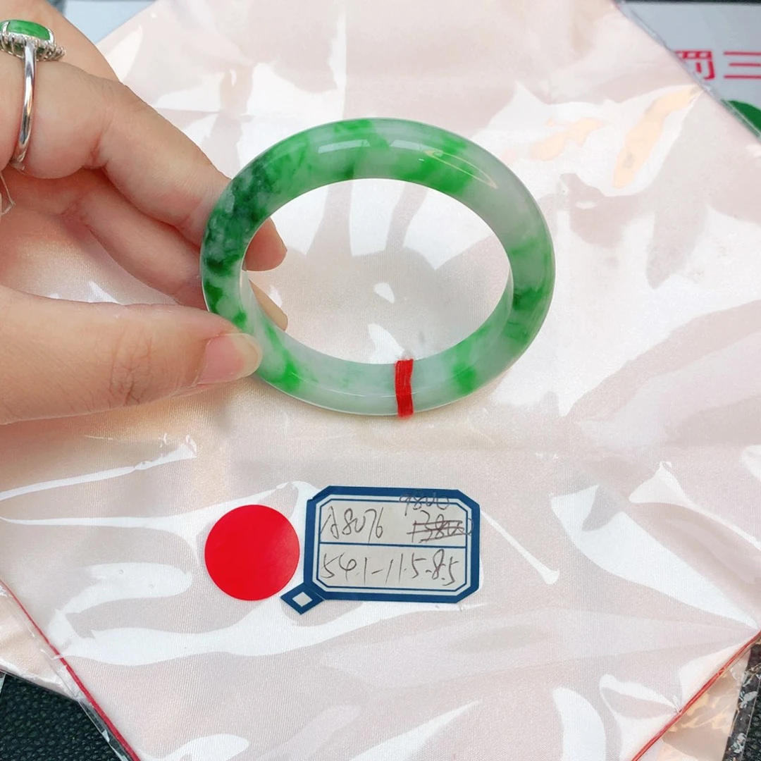 翡翠手镯未镶嵌缅甸翡翠