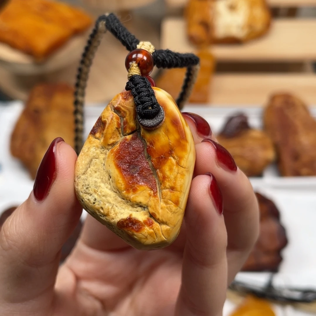 琥珀未镶嵌珠宝奇石