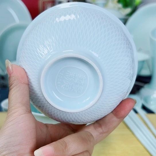 白瓷浮雕五英寸饭碗四个