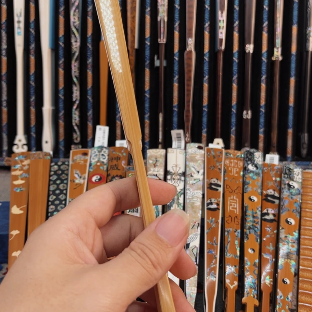 吉***尔扇子纯手工制作工艺精湛