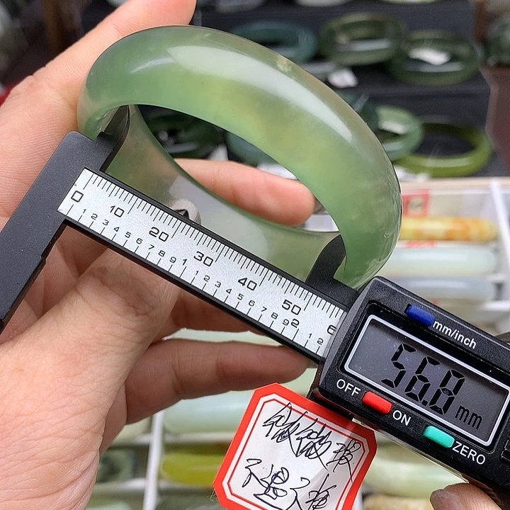 蛇纹石玉手镯未镶嵌688