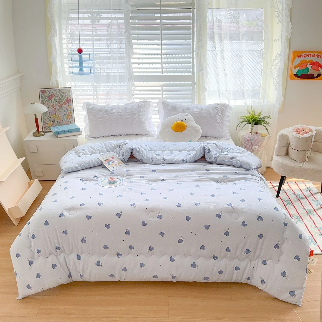 蓝色爱心花色加厚冬被亲肤