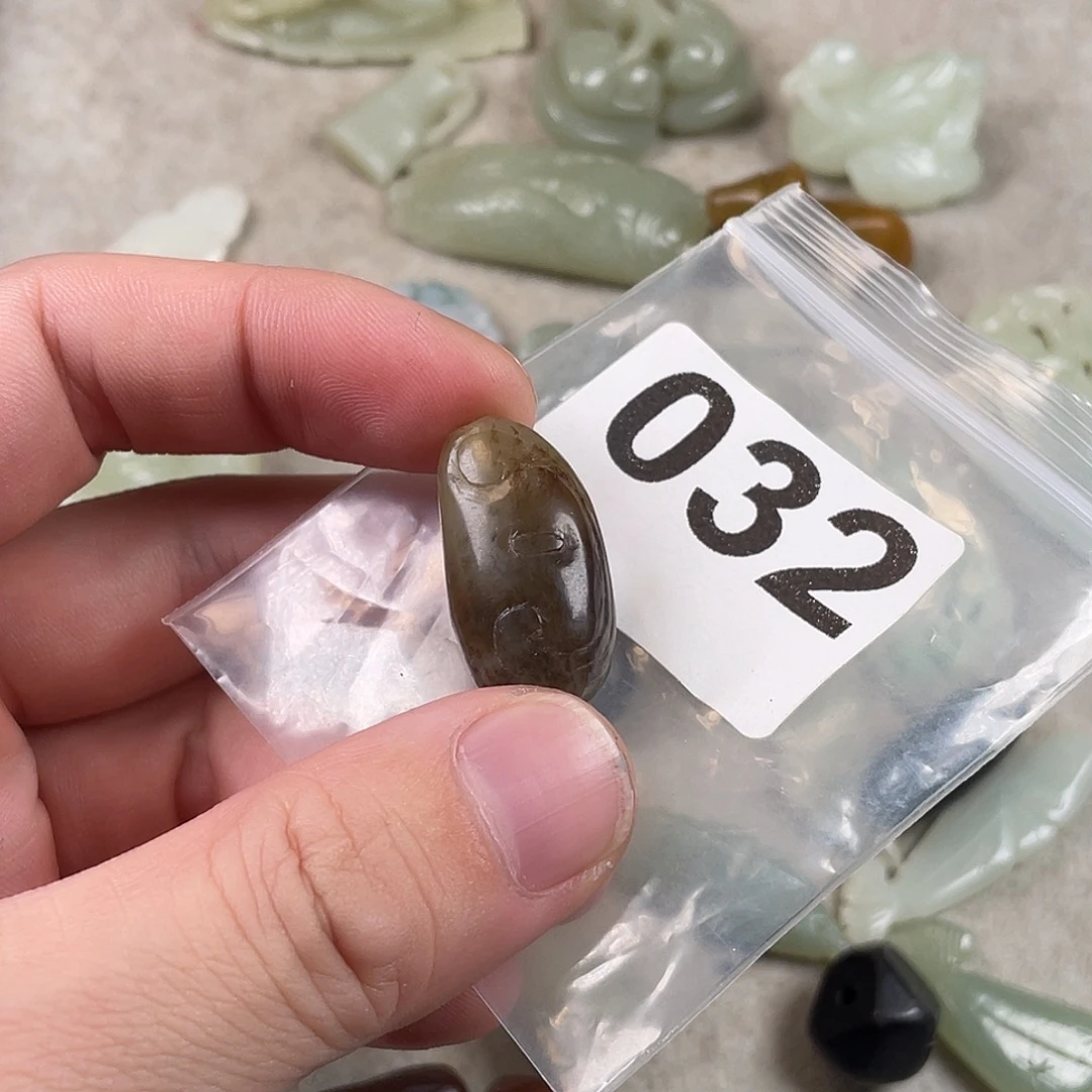 卡***卡和田玉（糖玉）未镶嵌颈饰