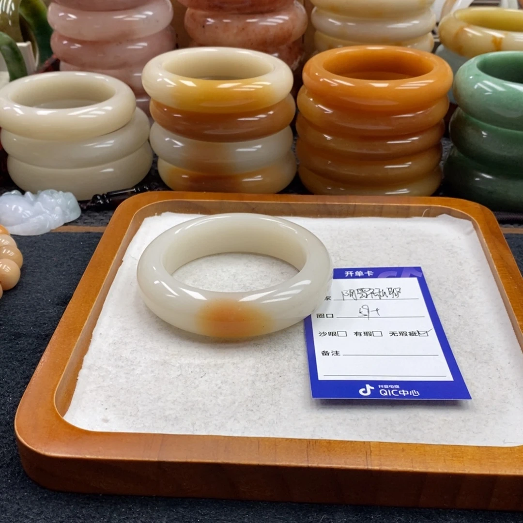 阿***）石英质玉未镶嵌手镯