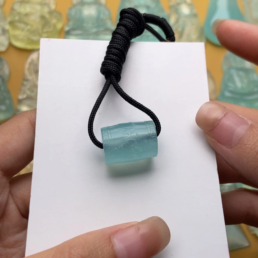 蛇纹石玉未镶嵌颈饰桶珠