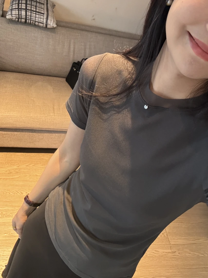 阿黎精选-------设计款巨好穿小衫