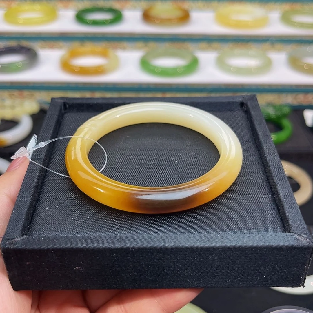 未镶嵌手镯和田玉-糖白手镯