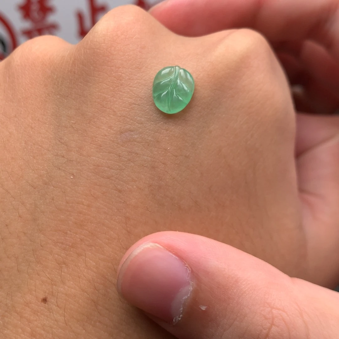 翡翠未镶嵌挂件你是