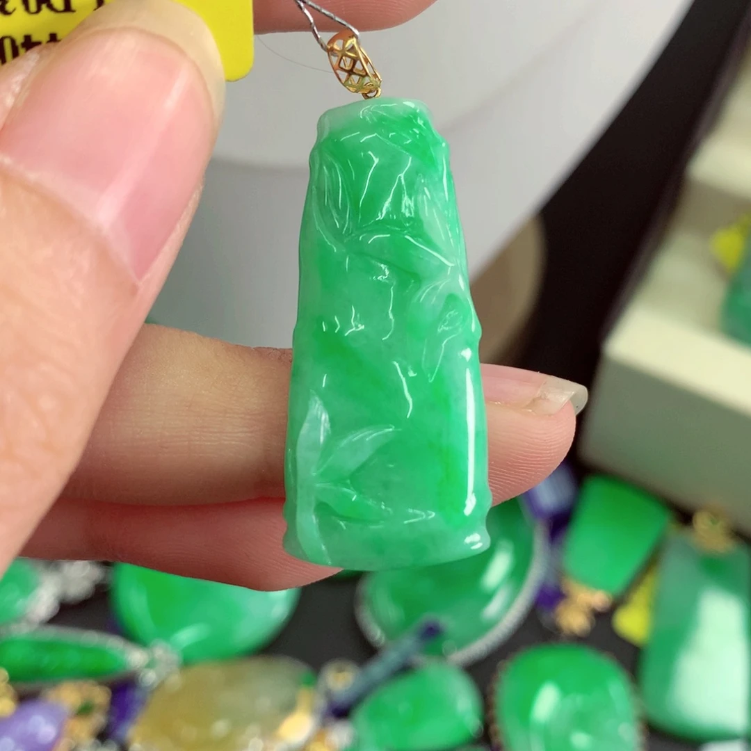 吊坠(不含链)18K金镶嵌翡翠