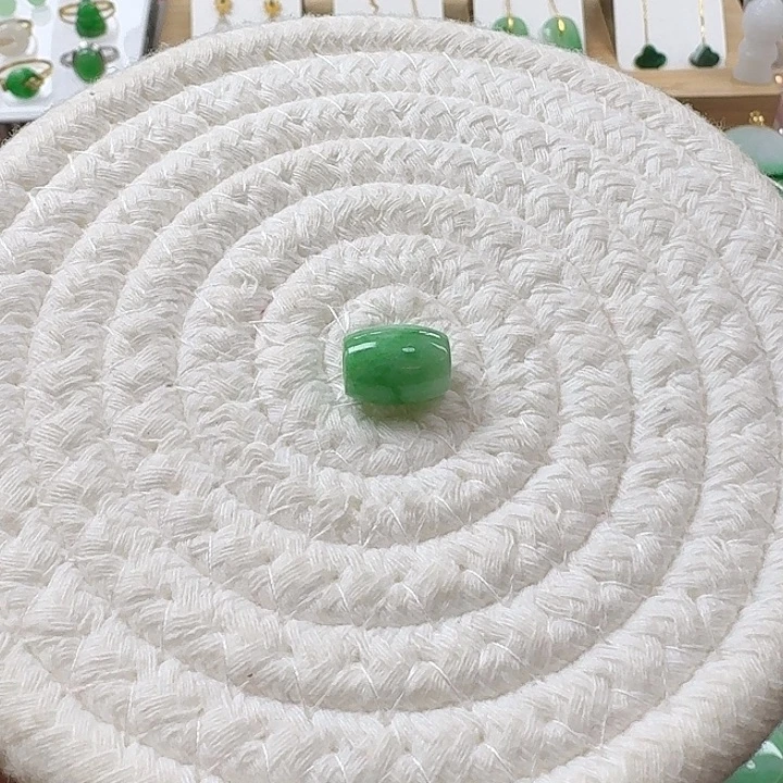 翡翠未镶嵌颈饰飘绿路路通