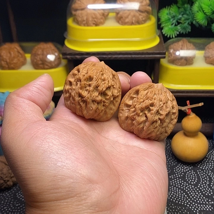 文玩核桃吊坠虎头44