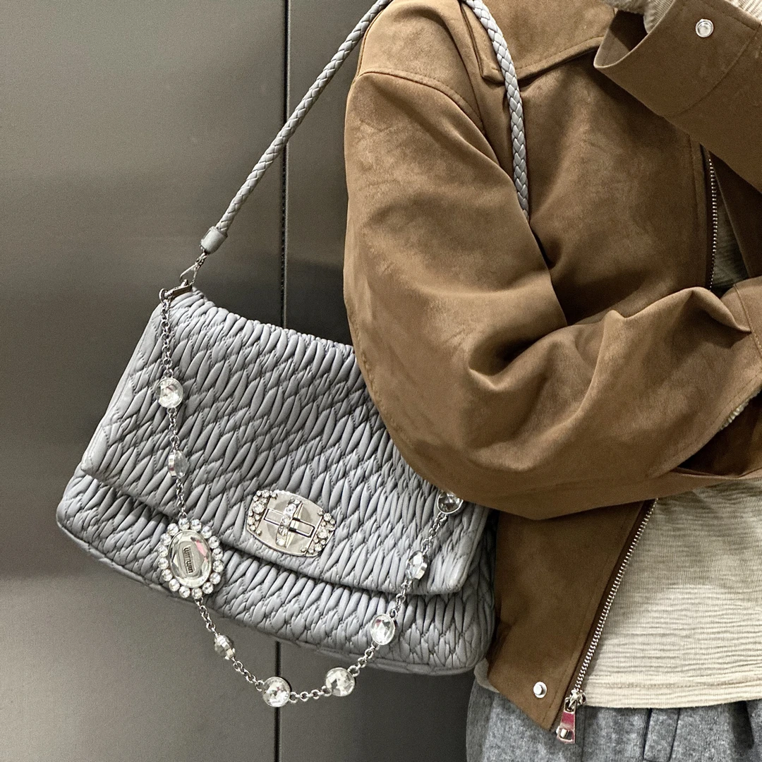95新 MIU MIU/缪缪 浅灰色大号宝石单肩包