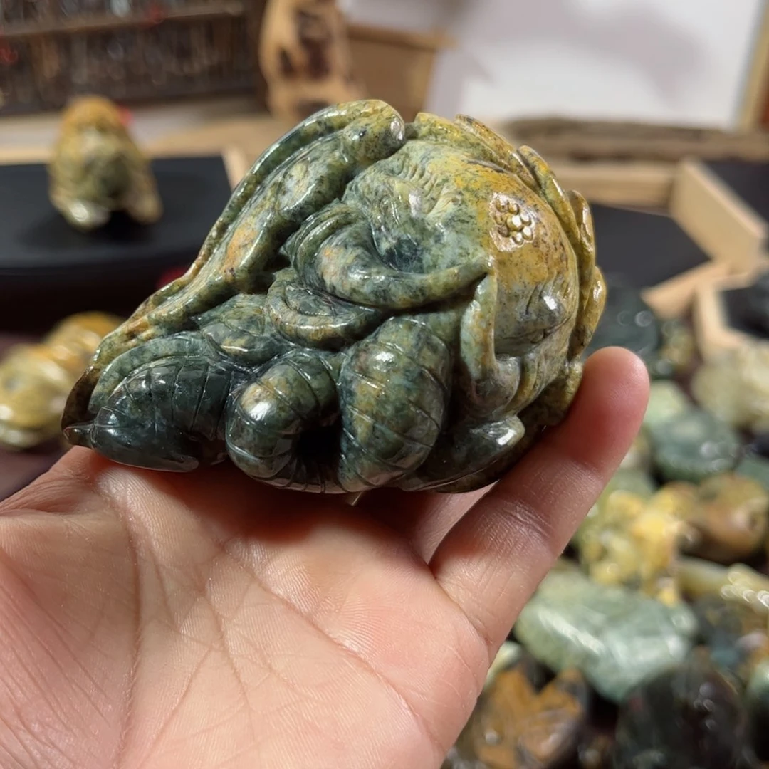 岫岩河磨玉（透闪石质玉）把件未镶嵌墨*。