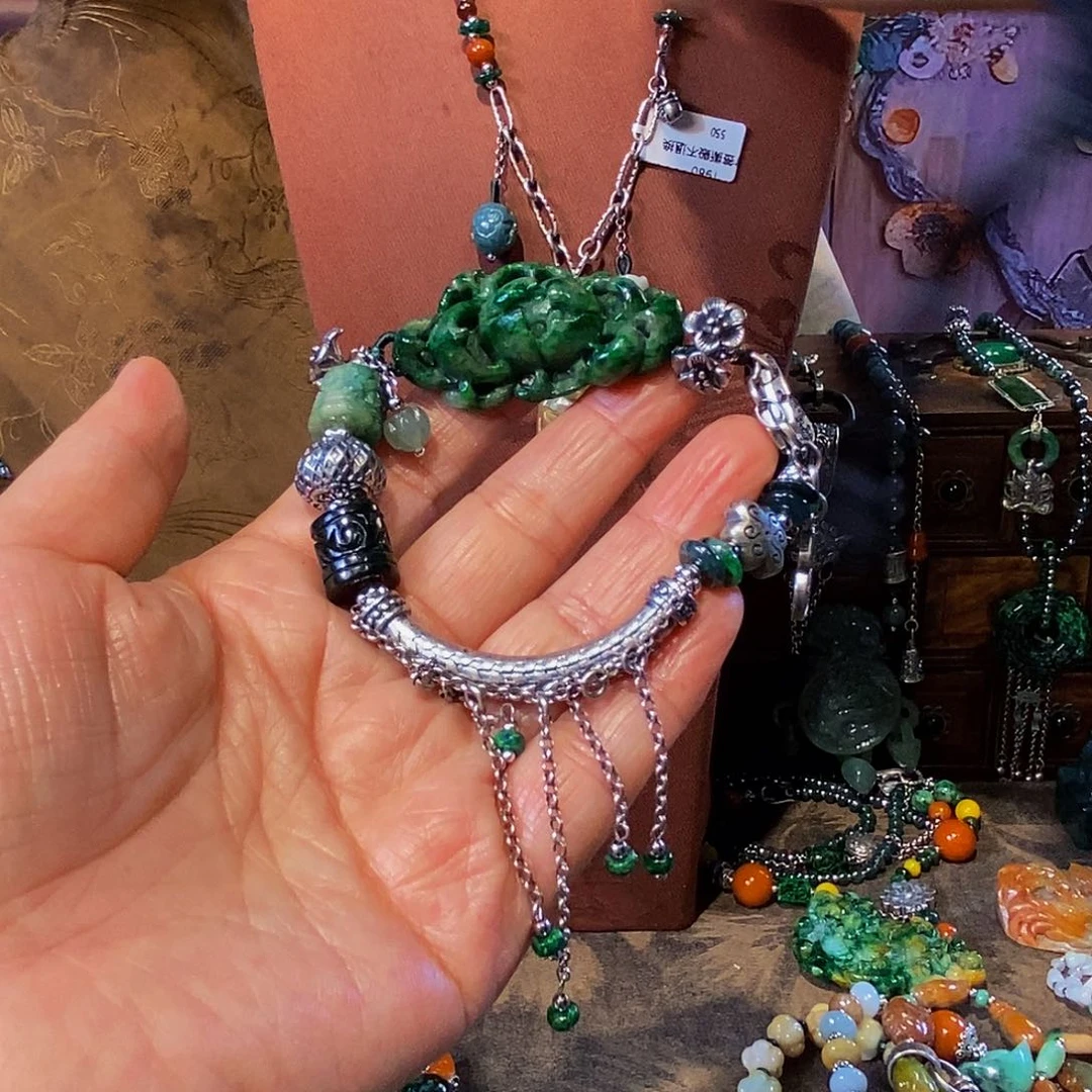 翡翠未镶嵌吊坠(赠链)