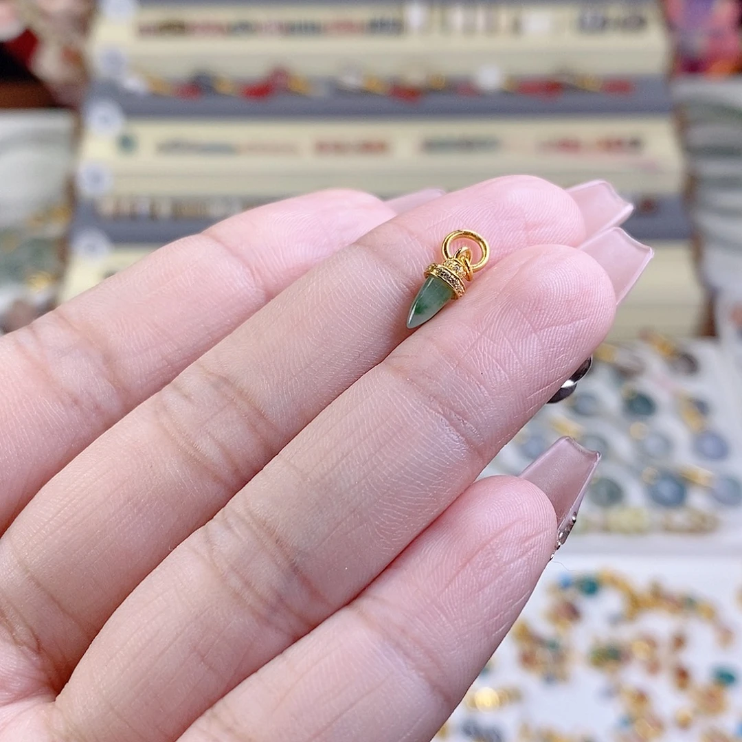 颈饰18K金镶嵌翡翠松果提溜4.5mm