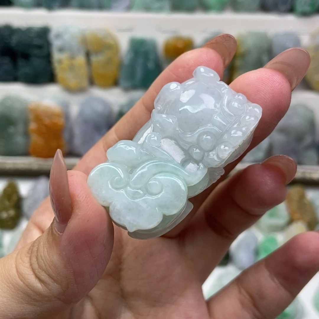 翡翠未镶嵌吊坠(赠链)大****?