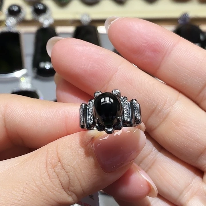 翡翠18K金镶嵌戒指