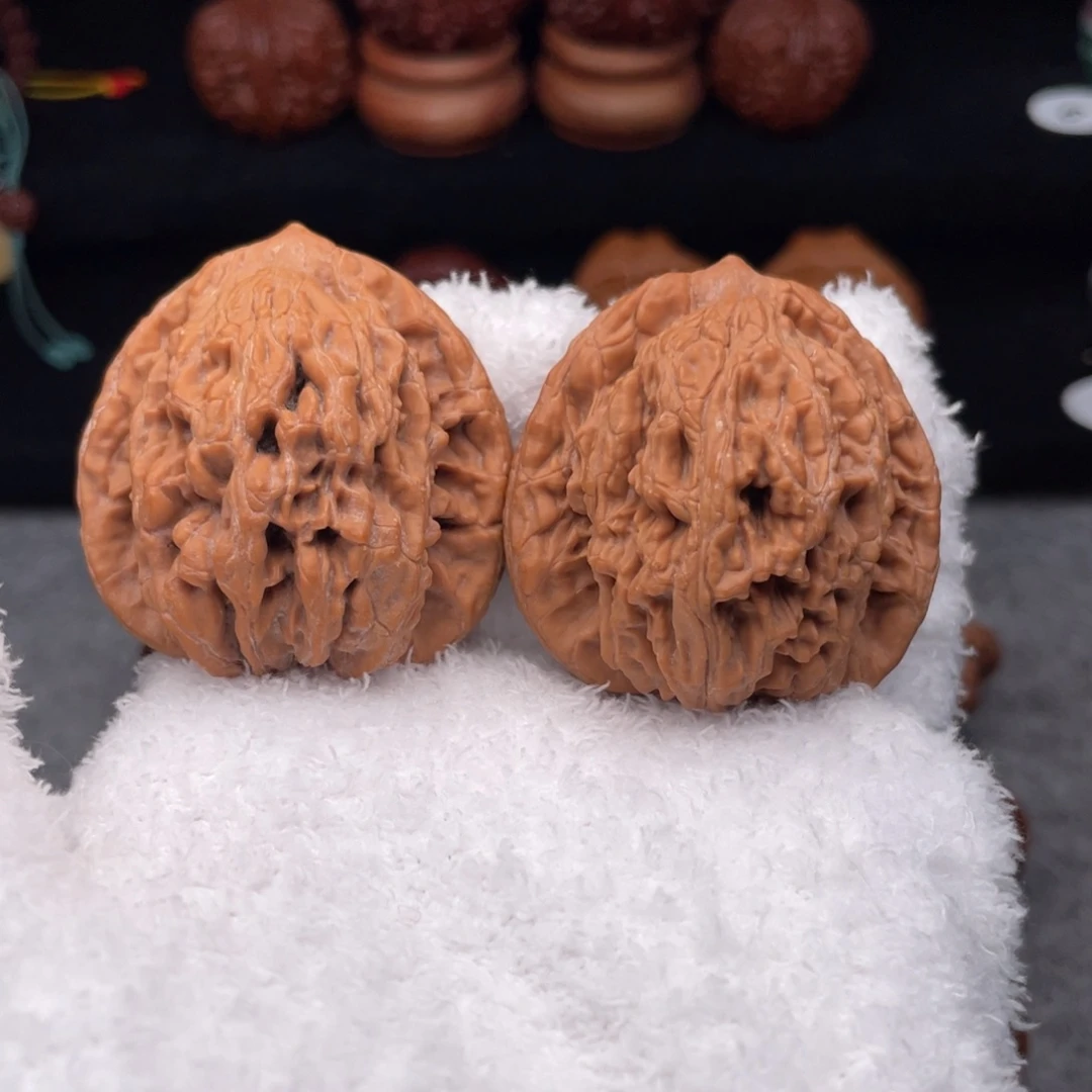 文玩核桃吊坠全品虎头42.5尺红皮福利价