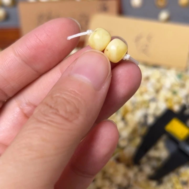 蜜蜡未镶嵌裸石8mm一对