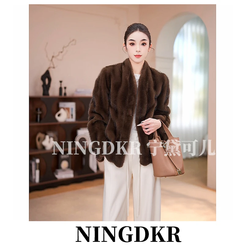 圳261407宁黛可儿时髦矜贵穿搭人造毛皮V领外套女短款环保皮草