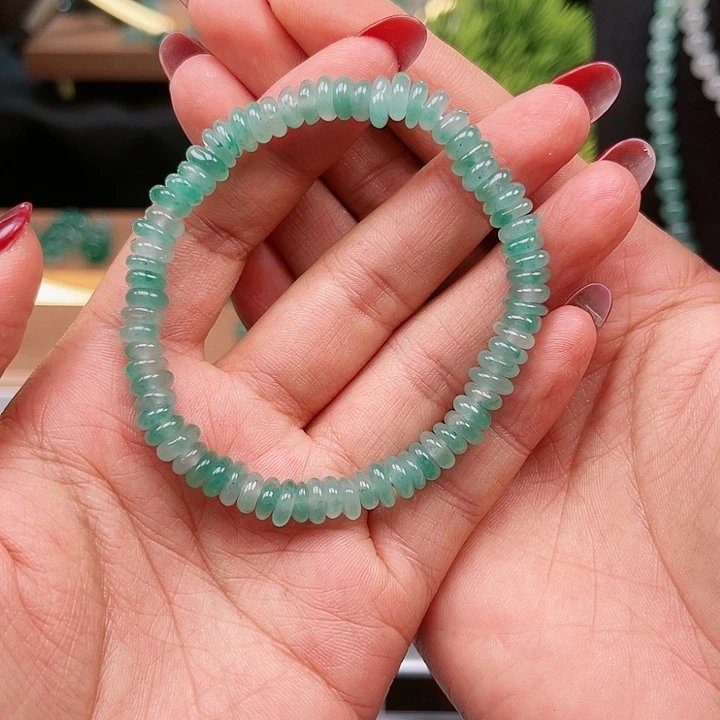 石英质玉未镶嵌颈饰