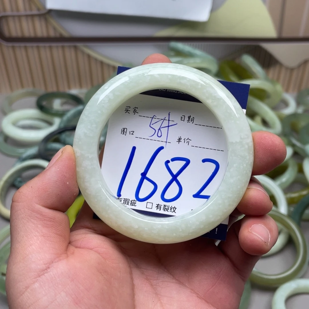 岫玉手镯手镯未镶嵌