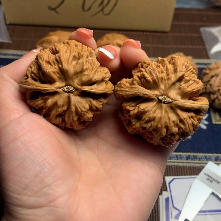吊坠文玩核桃?****粗筋