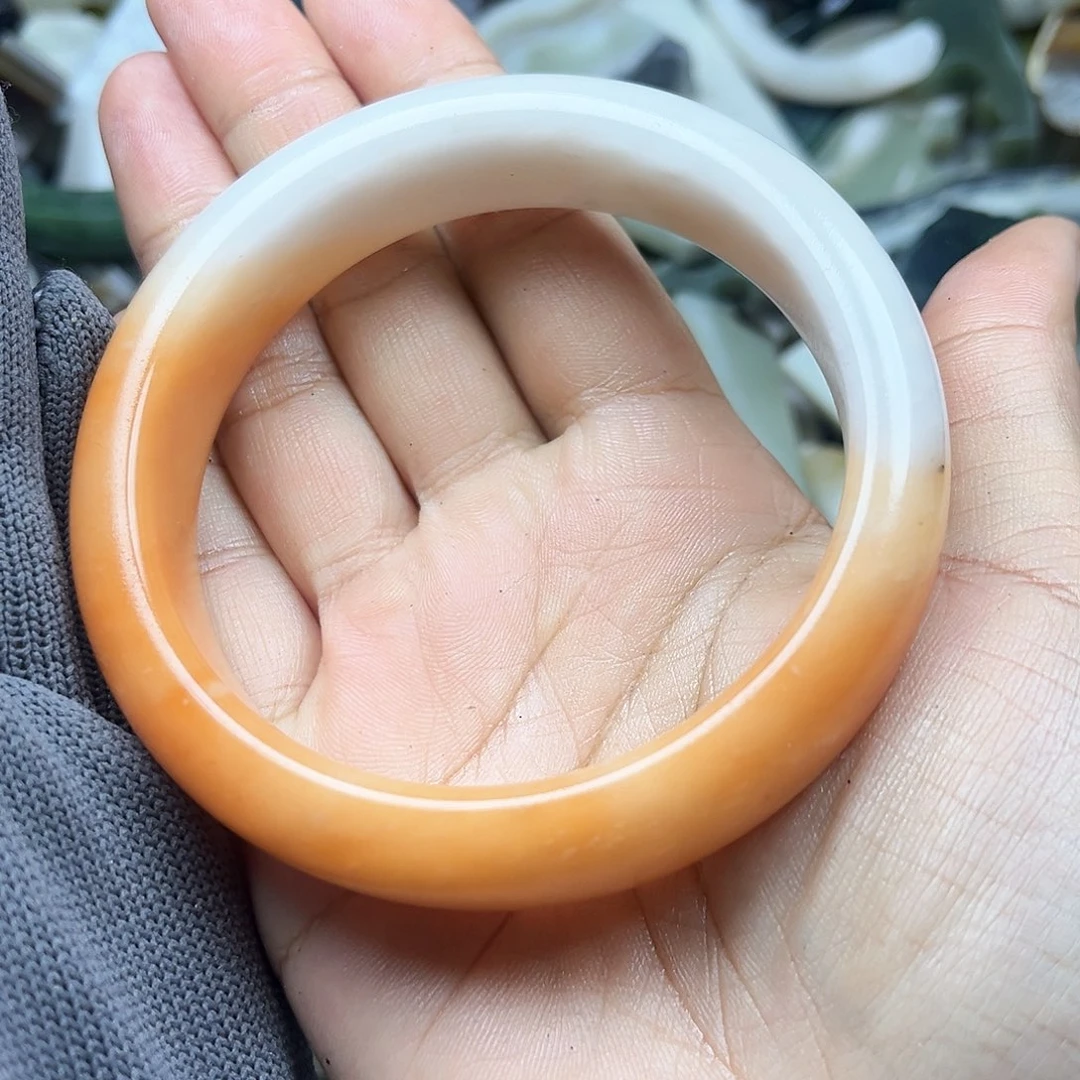 未镶嵌石英质玉（黄龙玉）颈饰68