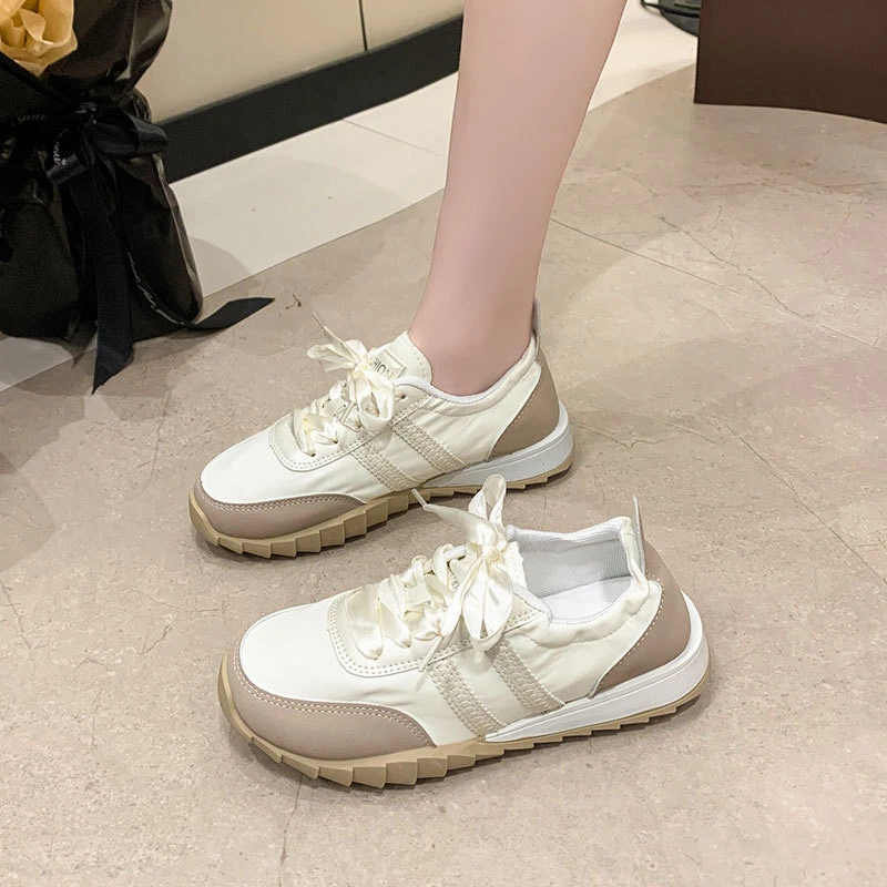 春夏季潮流爆款时尚轻便透气银色休闲帆布德训风阿甘小白鞋适合日