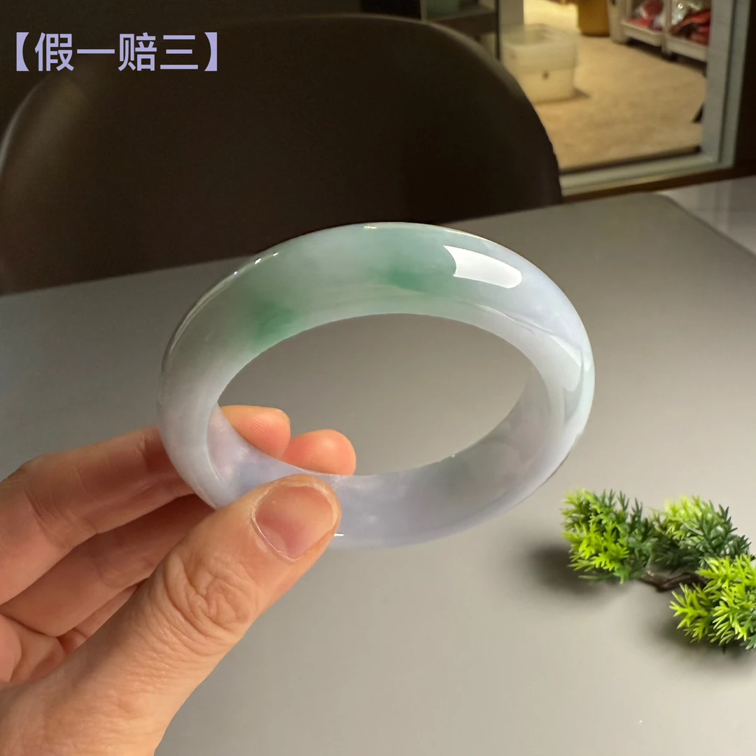 翠亿诚细糯种春彩翡翠手镯 春彩雅致动人