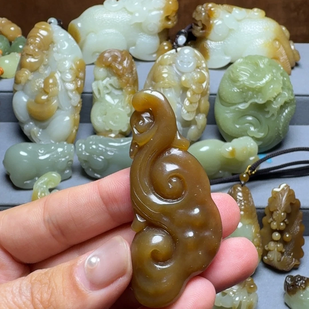 和田玉未镶嵌颈饰
