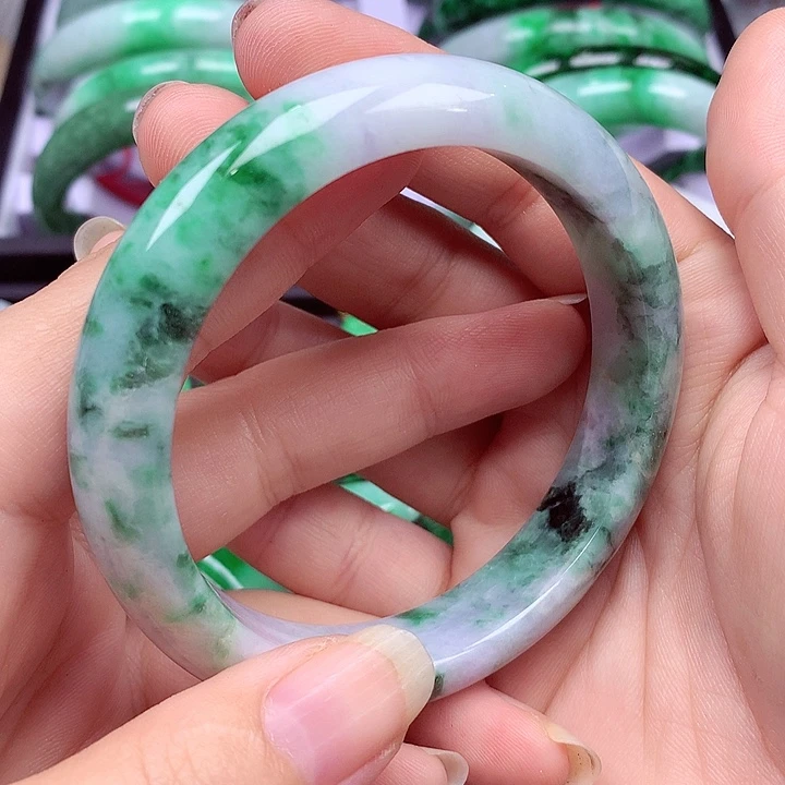翡翠手镯未镶嵌翡翠手镯