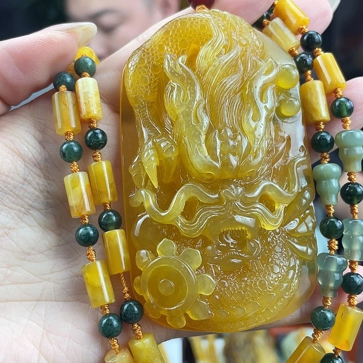 蛇纹石玉未镶嵌颈饰