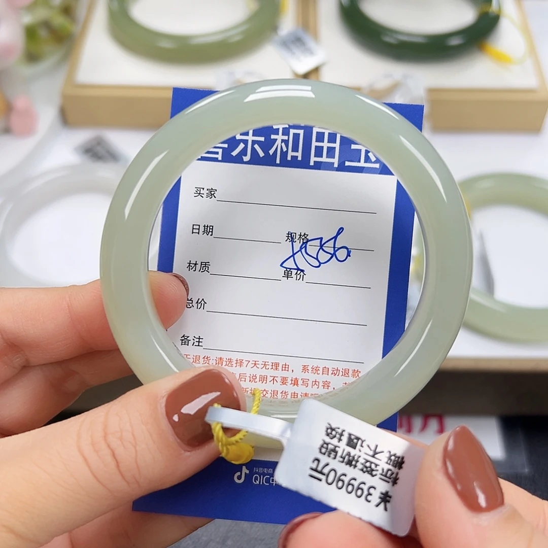 和田玉未镶嵌手镯