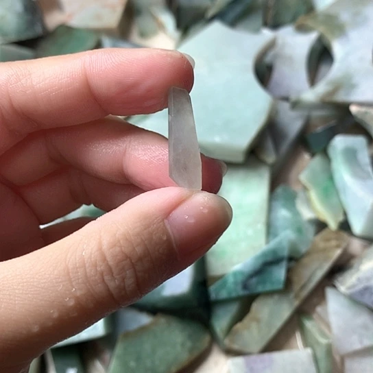 翡翠挂件未镶嵌?**?翡翠原石