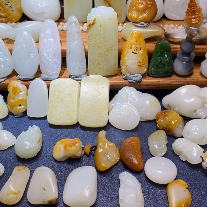 和田玉未镶嵌吊坠(赠链)