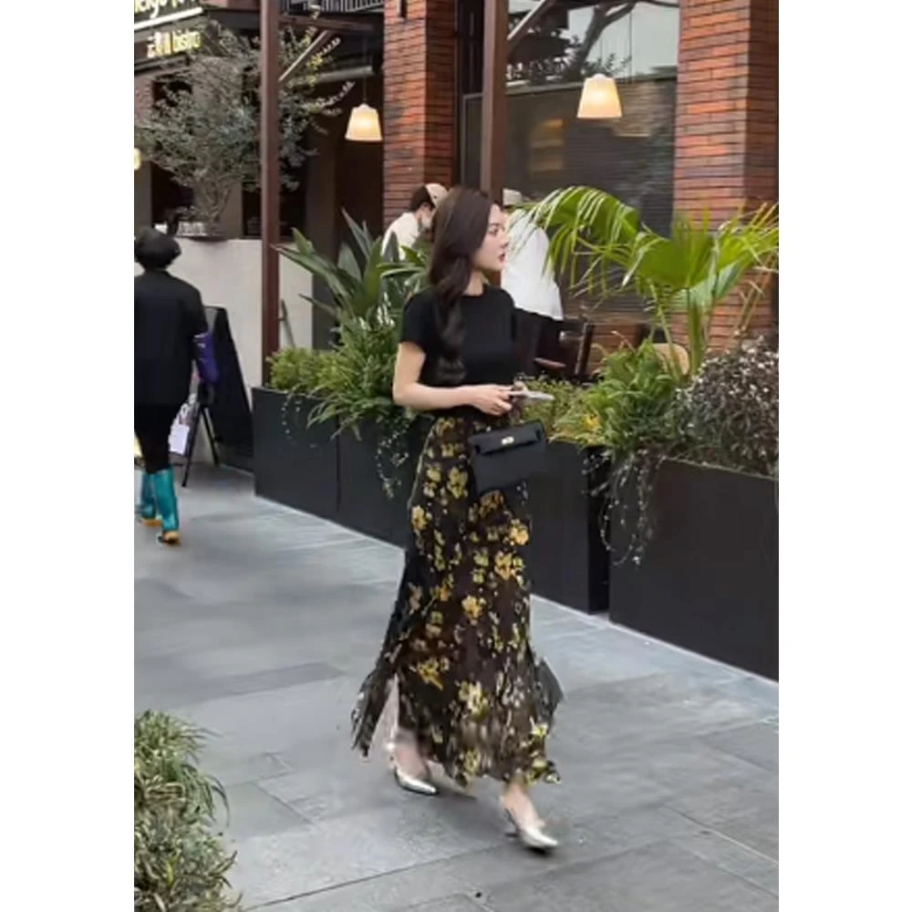 【黄玫瑰】黄色碎花包臀裙鱼尾裙半身裙+镂空露背高级感短袖t恤套装