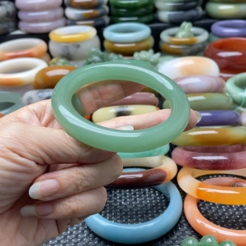 石英岩玉未镶嵌手镯