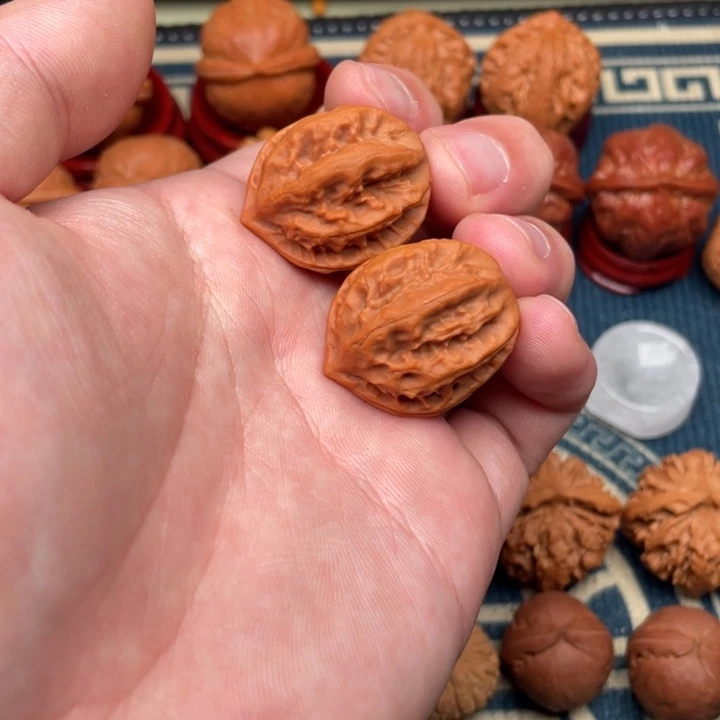 文玩核桃把件龙骨