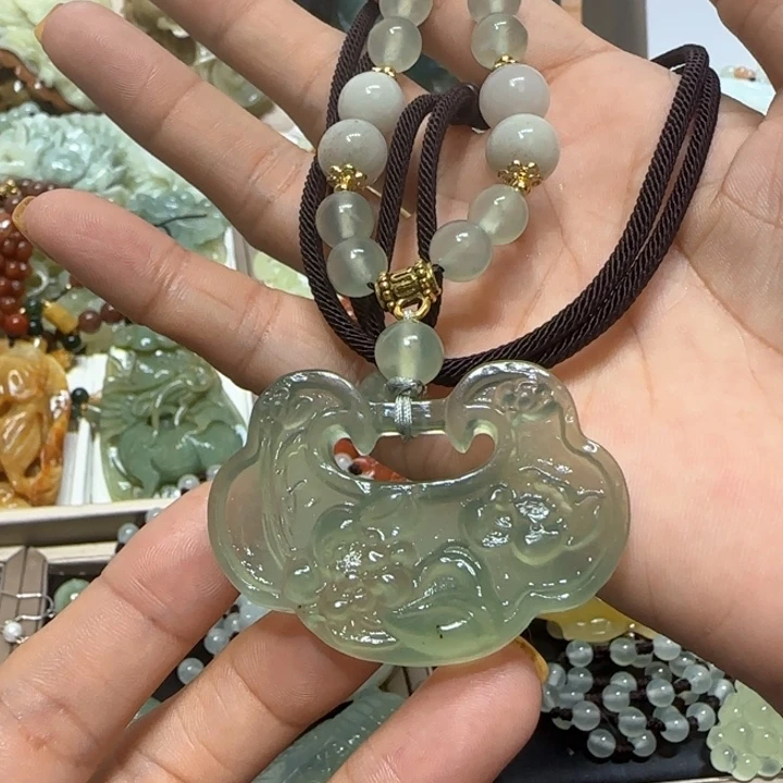 蛇纹石玉未镶嵌吊坠