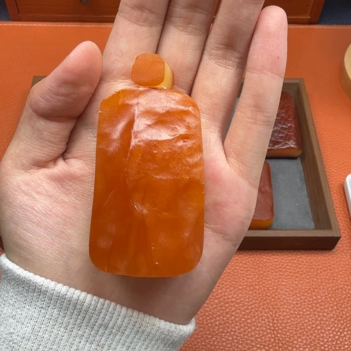 蜜蜡未镶嵌吊坠(赠链)