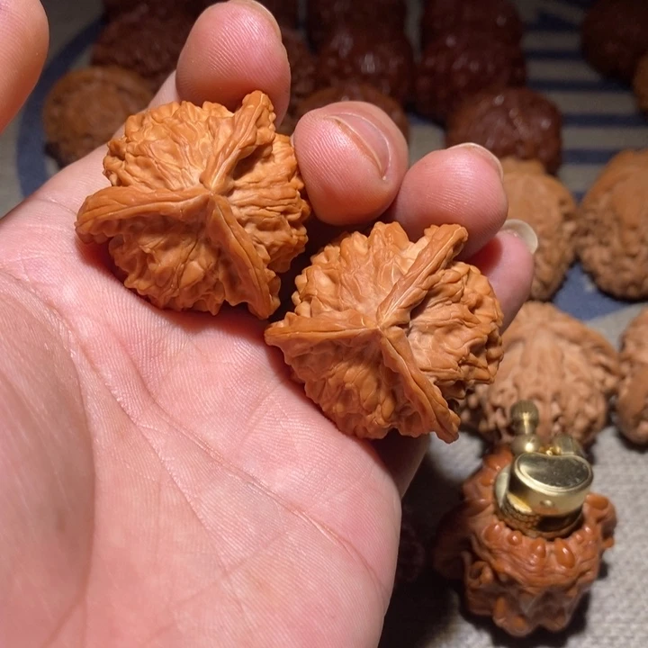 小***王文玩核桃吊坠核桃