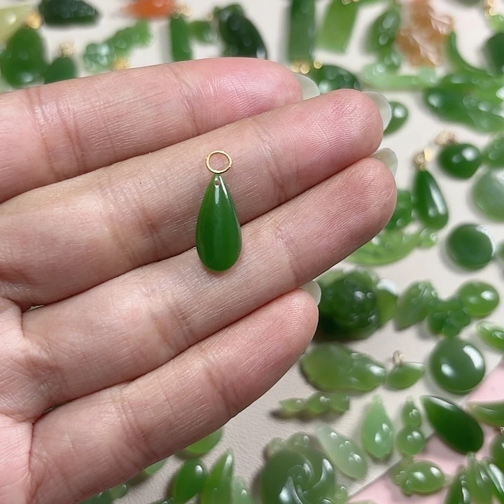 雨***步和田玉（碧玉）18K金镶嵌颈饰小水滴