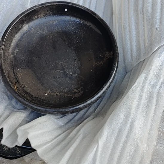 瓷发两个黑色碟子口径15