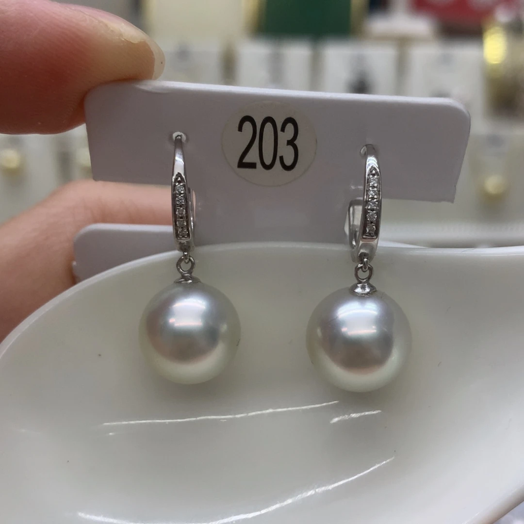 18K金镶嵌海水珍珠耳饰澳白钻 石