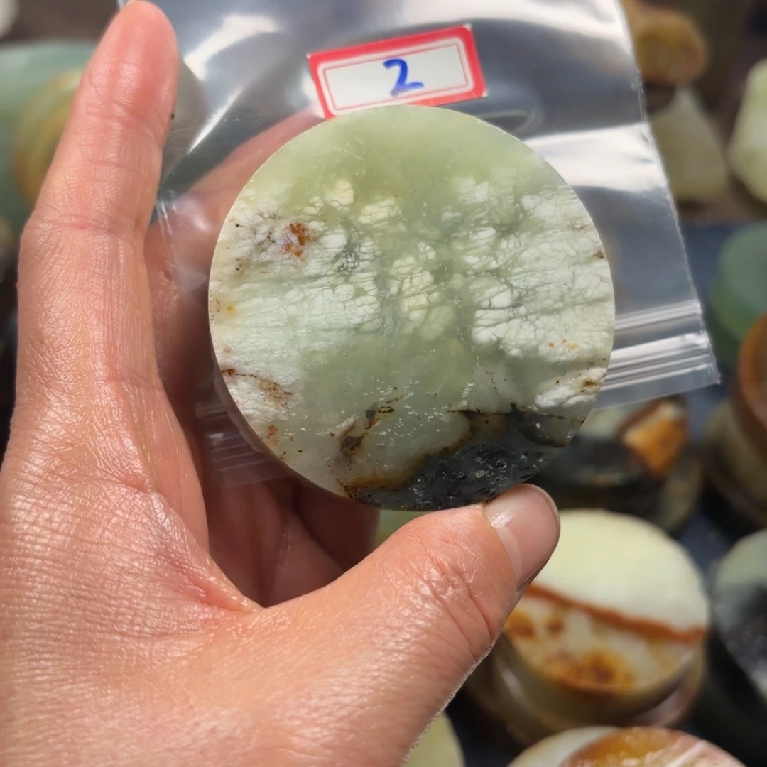 黎***斗蛇纹石玉未镶嵌珠宝半成品