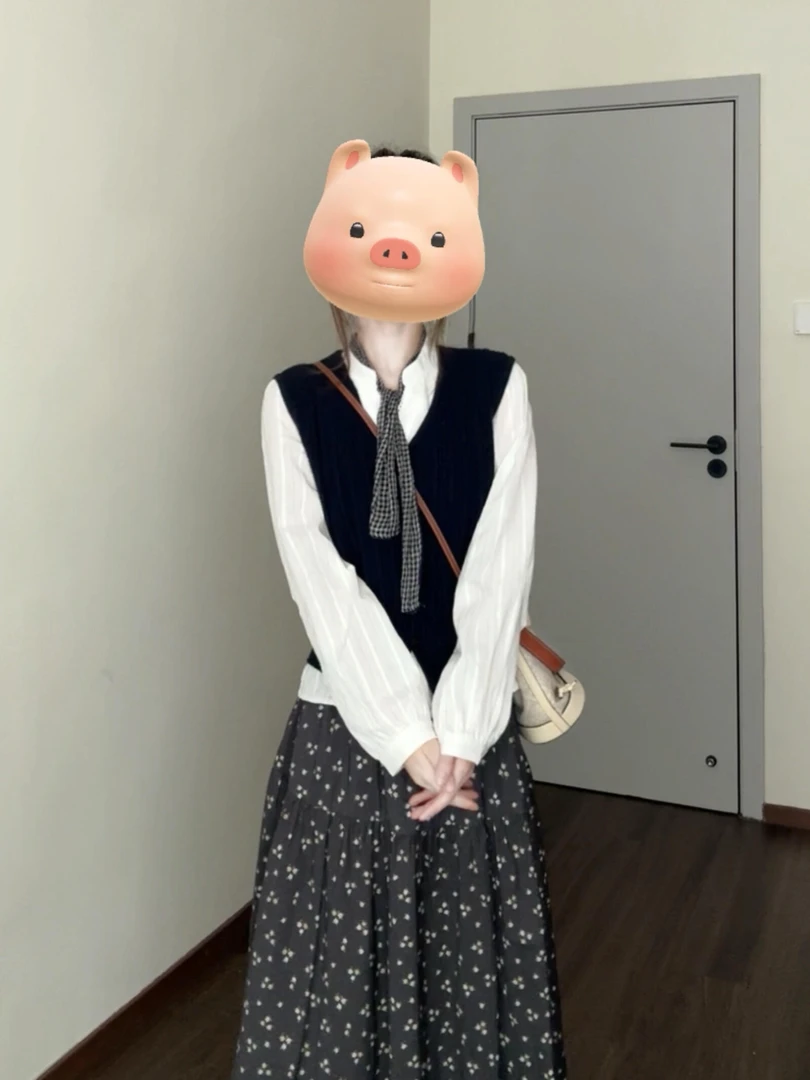 2025秋季新款韩系针织马甲叠穿白色衬衫搭配碎花半身裙气质三件套