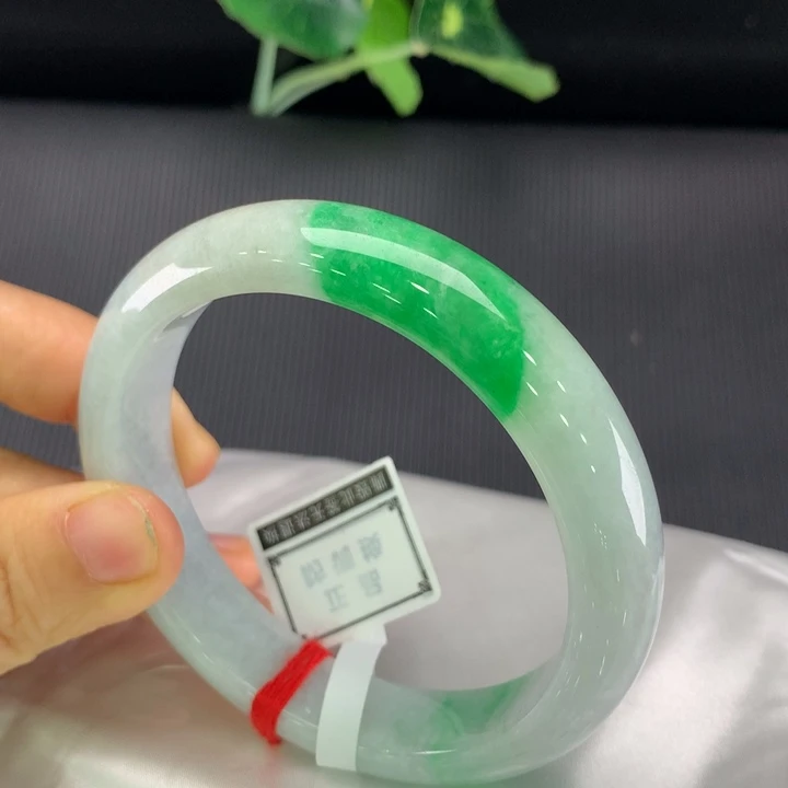 翡翠未镶嵌手镯正圈58